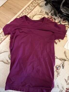 Women’s Short Sleeve Crew Neck Top in Plum/Maroon LuluLemon